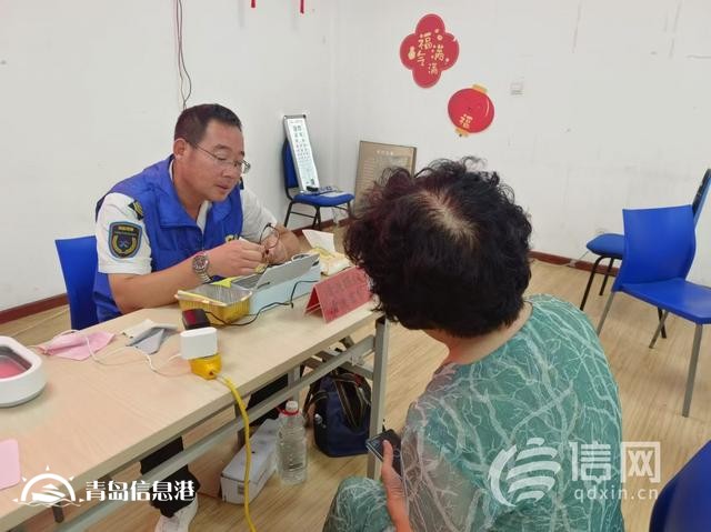 信新相映走進(jìn)金水路社區(qū) 志愿者不斷“轉(zhuǎn)場”連續(xù)參加兩場活動
