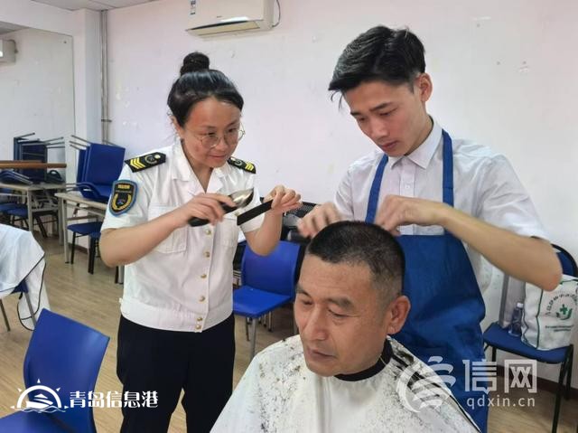 信新相映走進(jìn)金水路社區(qū) 志愿者不斷“轉(zhuǎn)場”連續(xù)參加兩場活動