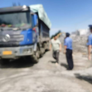 李園街道綜合行政執(zhí)法中隊(duì)：渣土車(chē)輛嚴(yán)管控 揚(yáng)塵治理不放松 ...