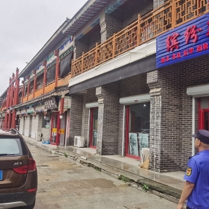 同和執(zhí)法“信用+執(zhí)法”規(guī)范廣告招牌煥新顏