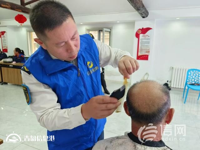 信新相映走進(jìn)唐山路社區(qū) 穿馬扎志愿者手把手給新成員傳授經(jīng)驗(yàn)