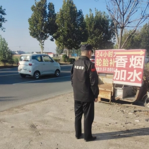 同和執(zhí)法中隊“清理違規(guī)廣告牌，城市煥新顏展風采”
