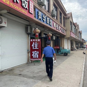 清理櫥窗廣告 凈化市容環(huán)境