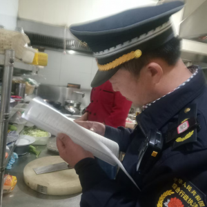 李園街道綜合行政執(zhí)法中隊(duì)：“信用+執(zhí)法”整治城市餐飲油煙，共筑藍(lán)天防線(xiàn) ...