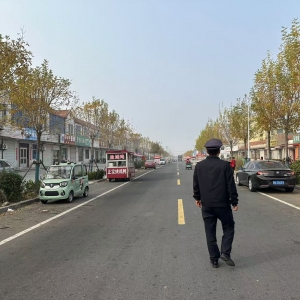 提升鎮(zhèn)容鎮(zhèn)貌 杜絕戶外牌匾安全隱患