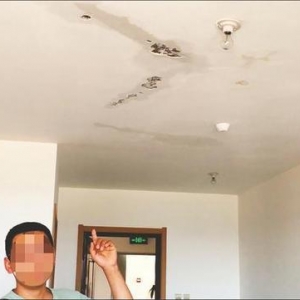 金玉府小區(qū)精裝房遭遇“漏雨”新房無(wú)法入住 業(yè)主“望房興嘆”