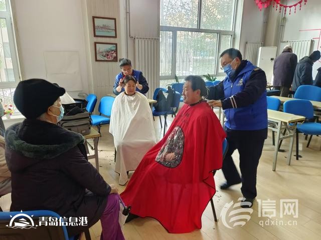 信新相映走進(jìn)?？诼飞鐓^(qū) 磨刀工具再升級便民效率大提升