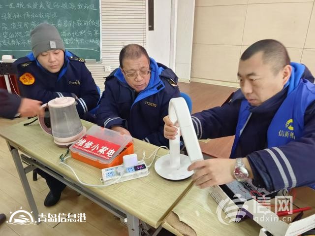 信新相映走進(jìn)?？诼飞鐓^(qū) 磨刀工具再升級便民效率大提升