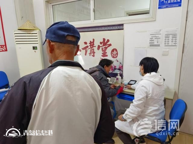 信新相映走進(jìn)?？诼飞鐓^(qū) 磨刀工具再升級便民效率大提升
