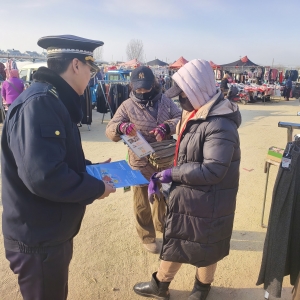 同和執(zhí)法中隊開展“依法維護市容秩序共建、共治、共享美麗家園”宣傳活動 ...