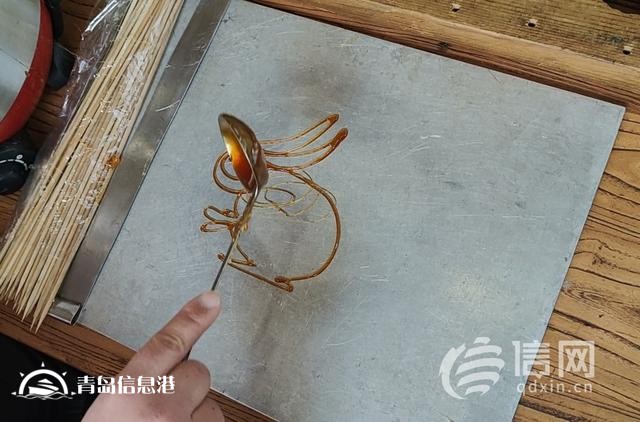 以勺為筆以糖為墨 信網(wǎng)探訪(fǎng)指尖上的甜蜜非遺藝術(shù)