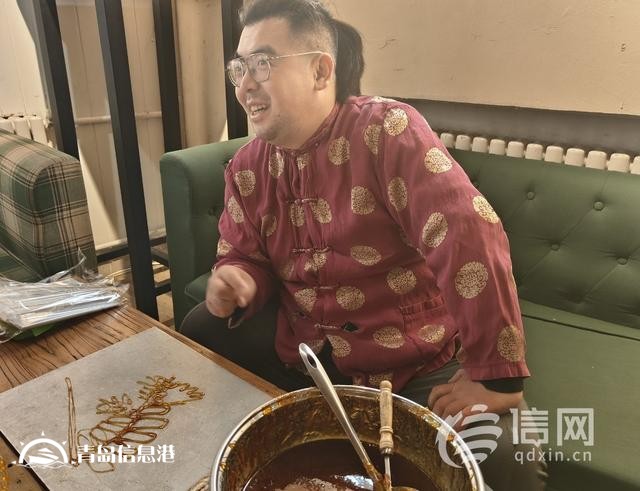 以勺為筆以糖為墨 信網(wǎng)探訪(fǎng)指尖上的甜蜜非遺藝術(shù)