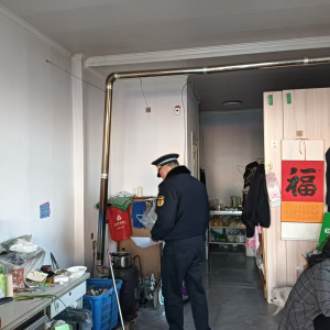李園街道綜合行政執(zhí)法中隊(duì)：節(jié)前市容秩序整治，給城市“美顏”迎新年 ...