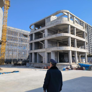 平度市鳳臺執(zhí)法中隊：強化在建工地?fù)P塵管控 守護“鳳臺藍(lán)” ...