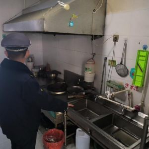 平度市鳳臺執(zhí)法中隊開展餐飲、洗車行業(yè)排水專項整治行動
