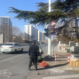 平度市東閣街道執(zhí)法中隊“信用+”整治市容，點亮城市之美