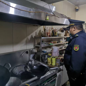 李園街道綜合行政執(zhí)法中隊：嚴格執(zhí)法控油煙，營造清新轄區(qū)環(huán)境 ...