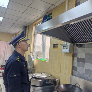 加強(qiáng)餐飲油煙治理，持續(xù)凈化“煙火氣”