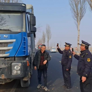 古峴中隊(duì)黨支部：嚴(yán)抓建筑垃圾運(yùn)輸渣土車輛執(zhí)法檢查